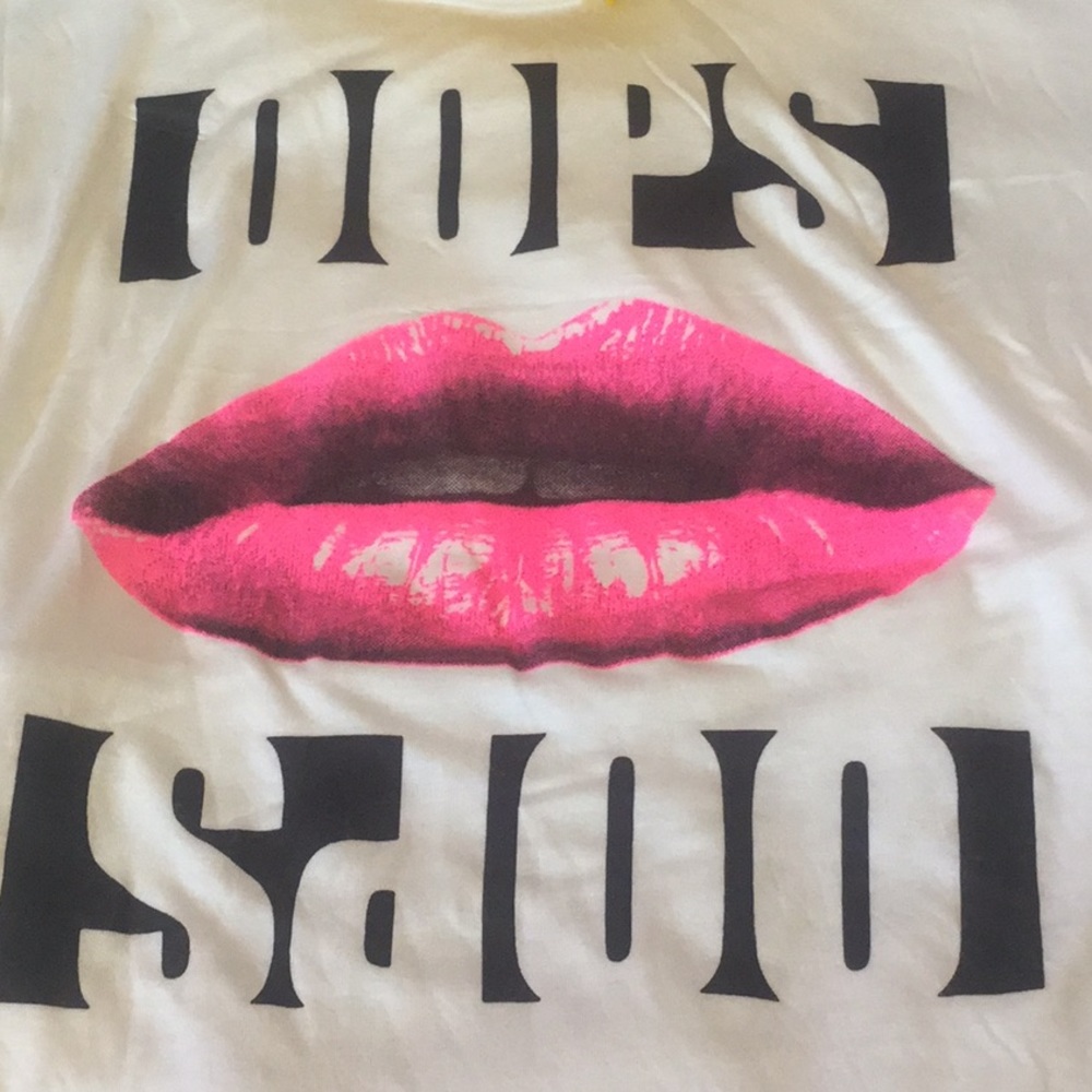 ❌DONATED❌Ivory Off White Graphic “Oops” Lips Print Tee Top - Picture 6 of 10